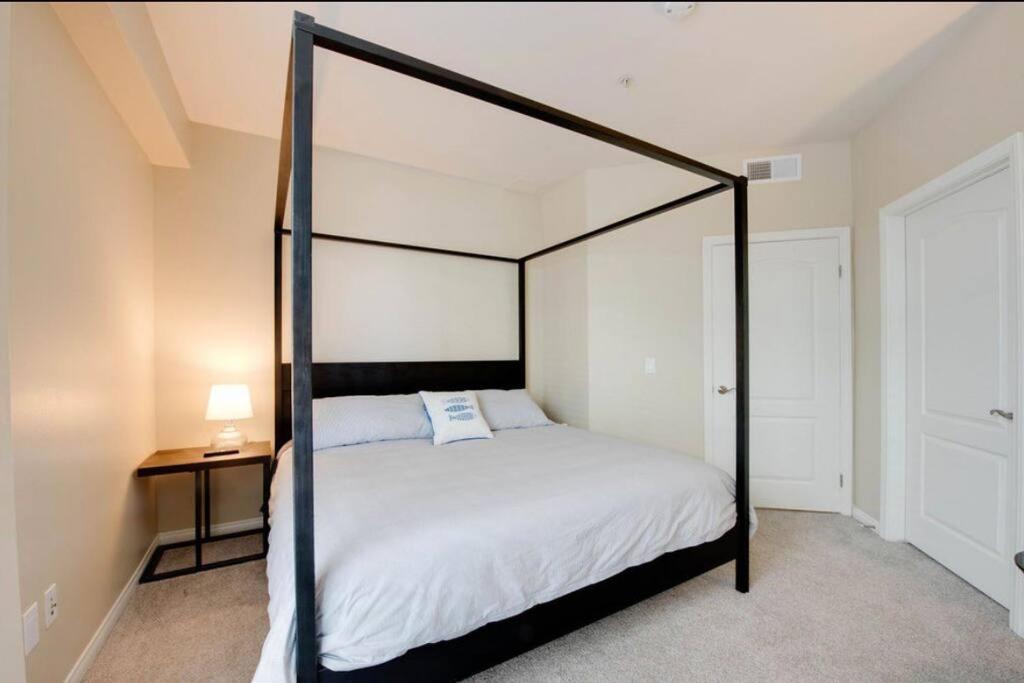 The Nest A Spacious 1 Bedroom Apartment With A Pool View Los Angeles Exterior foto